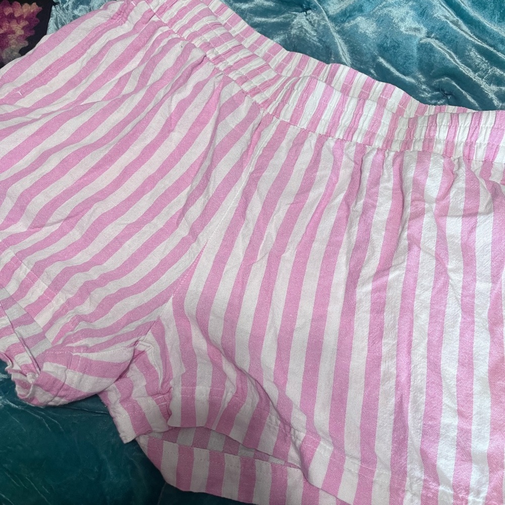Old Navy Pink Striped Women's Shorts